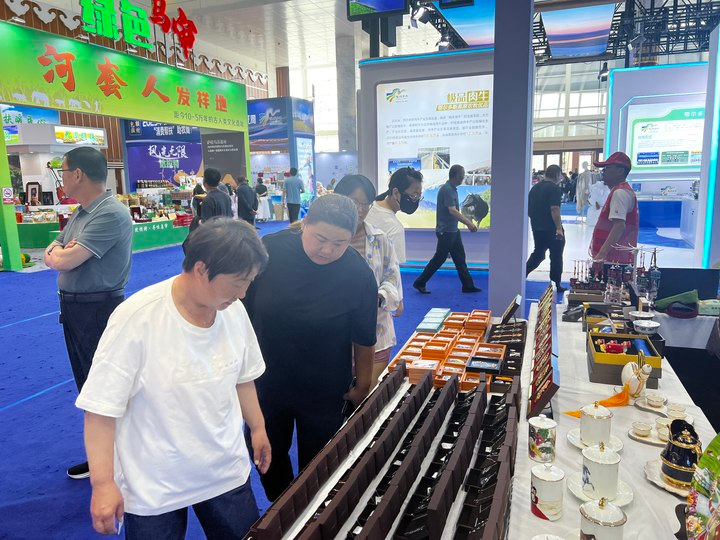 活动交流|荣朝参加鄂尔多斯举行的全市 “消费帮扶” 助农周暨 “暖城多味”