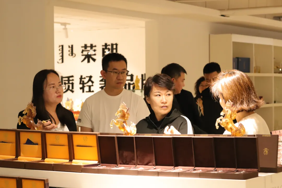 参观考察|呼伦贝尔市文旅局一行莅临荣朝参观调研