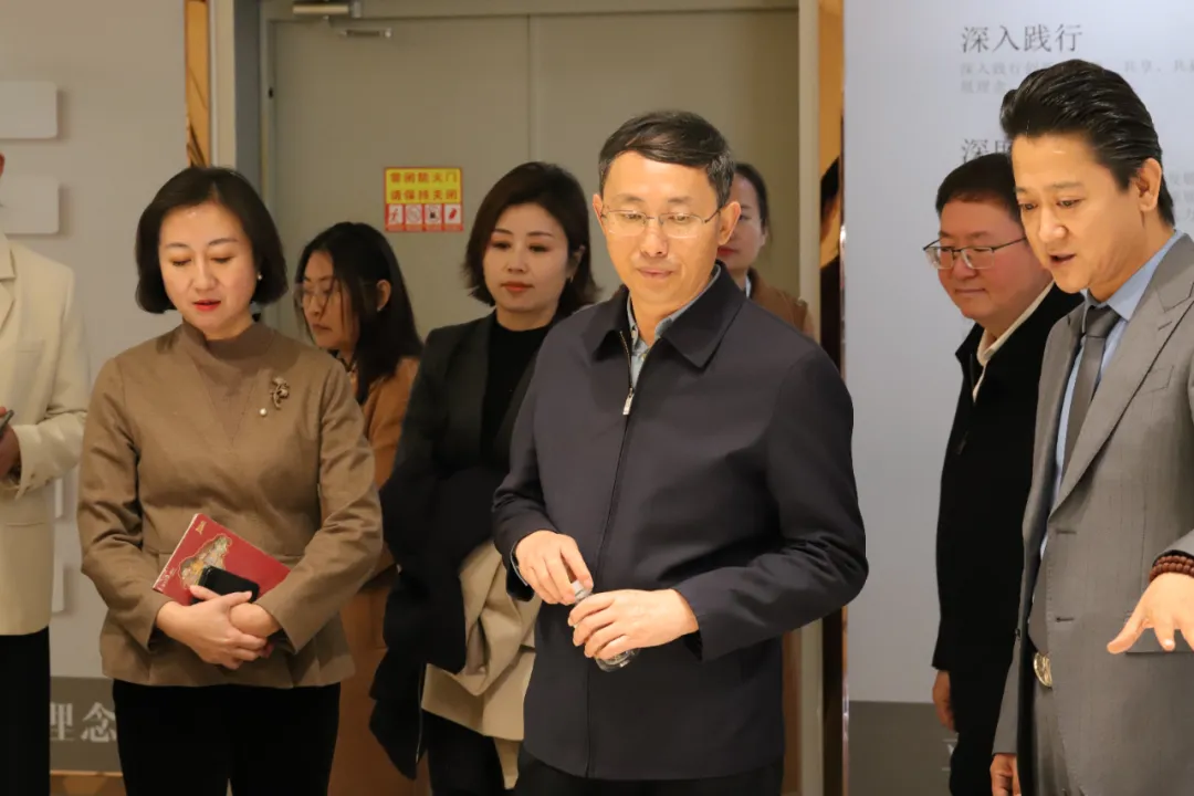 参观考察|新华社《瞭望》周刊社党委书记、总编辑郭奔胜一行莅临荣朝参观调