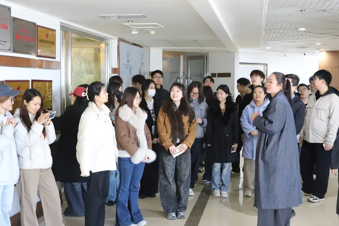 参观接待|内蒙古工业大学师生走进荣朝集团莅临参观