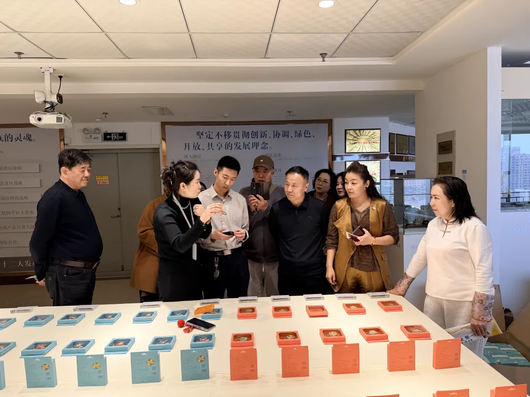 参观接待|巴彦淖尔市乌拉特前旗组织部莅临荣朝参观指导，洽谈合作